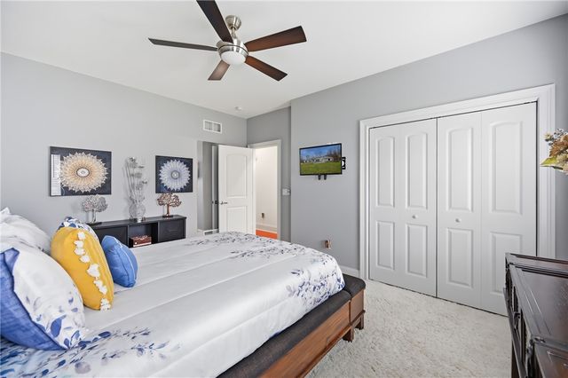 2440 Pierce Bluffs Dr, Hermitage, PA 16148