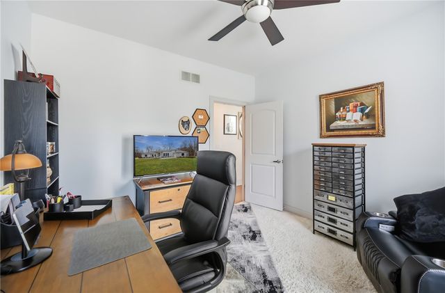 2440 Pierce Bluffs Dr, Hermitage, PA 16148