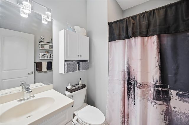 2440 Pierce Bluffs Dr, Hermitage, PA 16148