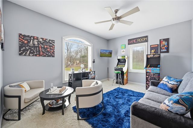 2440 Pierce Bluffs Dr, Hermitage, PA 16148