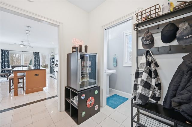 2440 Pierce Bluffs Dr, Hermitage, PA 16148