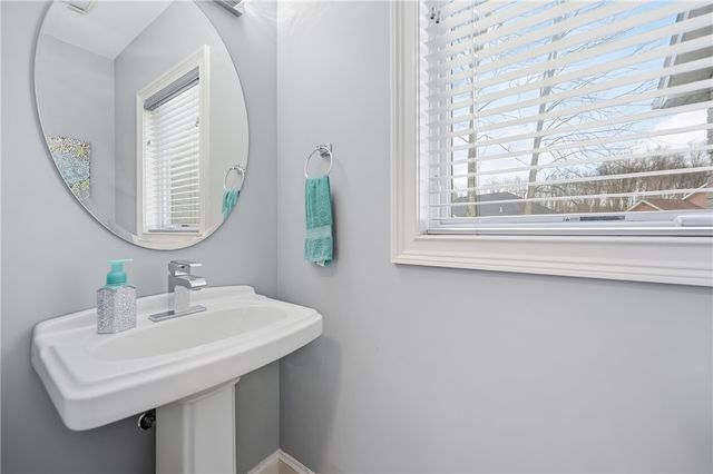 2440 Pierce Bluffs Dr, Hermitage, PA 16148