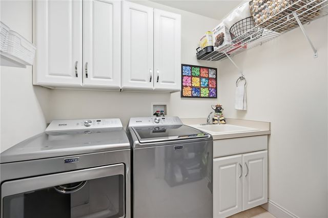 2440 Pierce Bluffs Dr, Hermitage, PA 16148