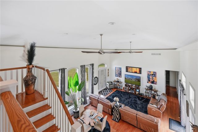 2440 Pierce Bluffs Dr, Hermitage, PA 16148