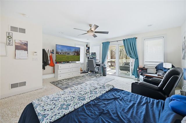 2440 Pierce Bluffs Dr, Hermitage, PA 16148