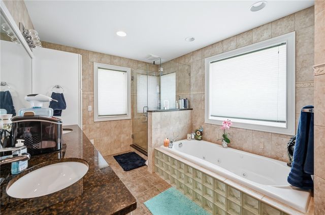 2440 Pierce Bluffs Dr, Hermitage, PA 16148