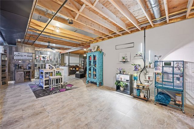 2440 Pierce Bluffs Dr, Hermitage, PA 16148