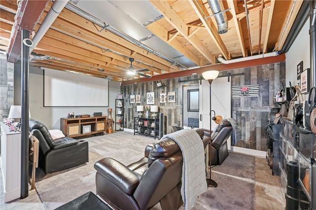 2440 Pierce Bluffs Dr, Hermitage, PA 16148