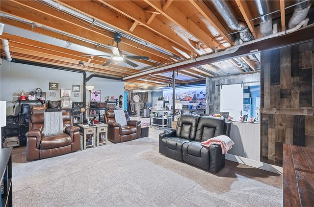 2440 Pierce Bluffs Dr, Hermitage, PA 16148