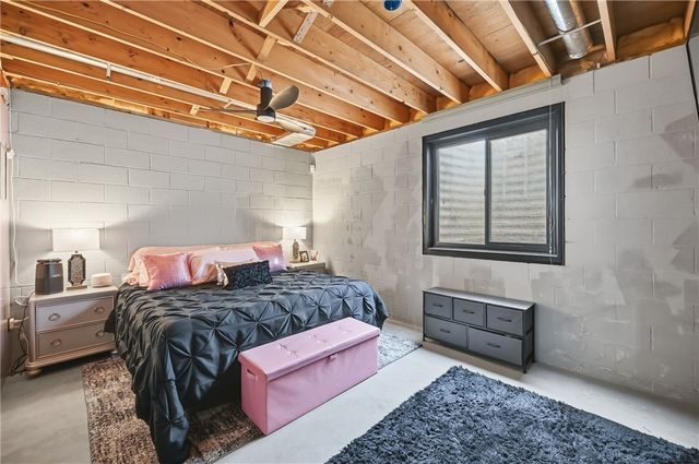 2440 Pierce Bluffs Dr, Hermitage, PA 16148