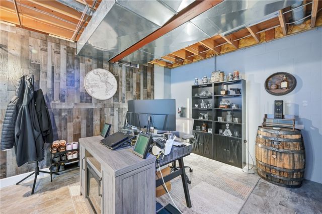 2440 Pierce Bluffs Dr, Hermitage, PA 16148