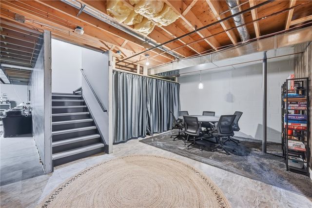 2440 Pierce Bluffs Dr, Hermitage, PA 16148