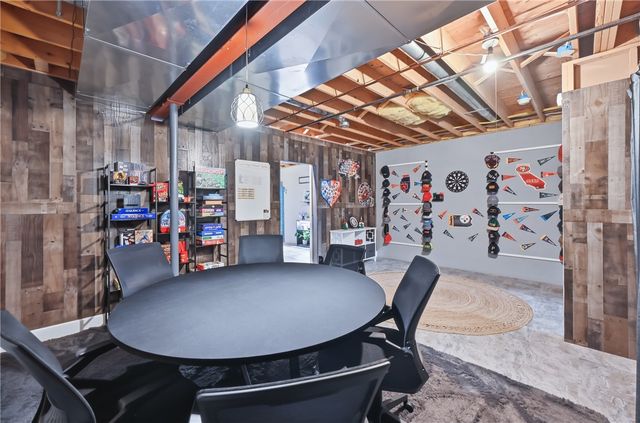 2440 Pierce Bluffs Dr, Hermitage, PA 16148