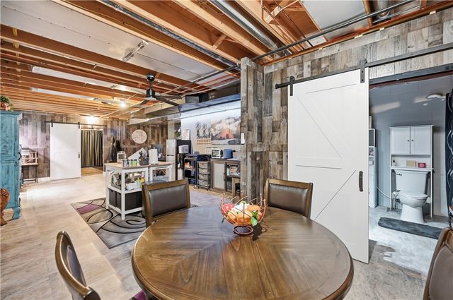 2440 Pierce Bluffs Dr, Hermitage, PA 16148