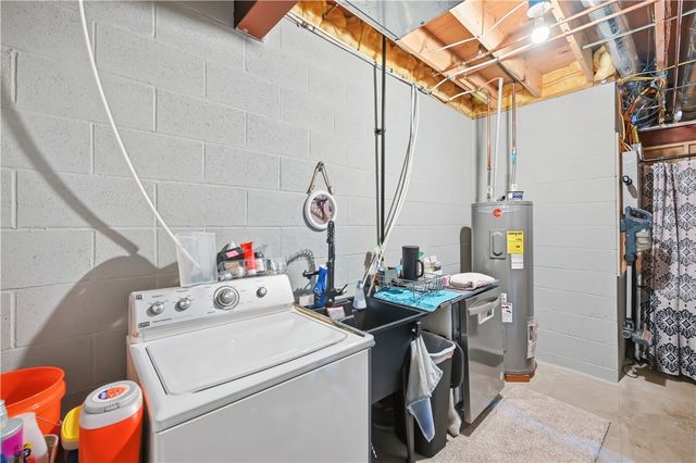 2440 Pierce Bluffs Dr, Hermitage, PA 16148