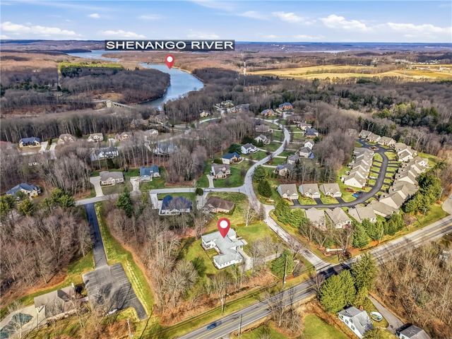 2440 Pierce Bluffs Dr, Hermitage, PA 16148