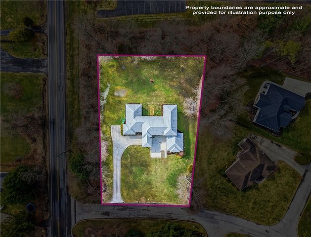 2440 Pierce Bluffs Dr, Hermitage, PA 16148