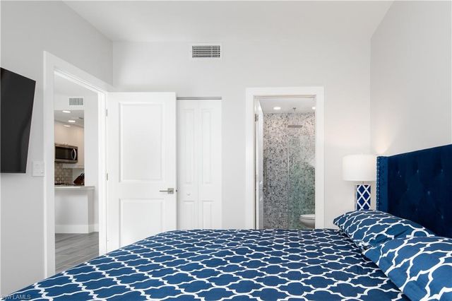 3323 Olympic DR 711, Naples, FL 34105