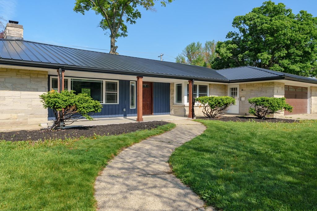 900 Elm Street, Three Rivers City, MI 49093