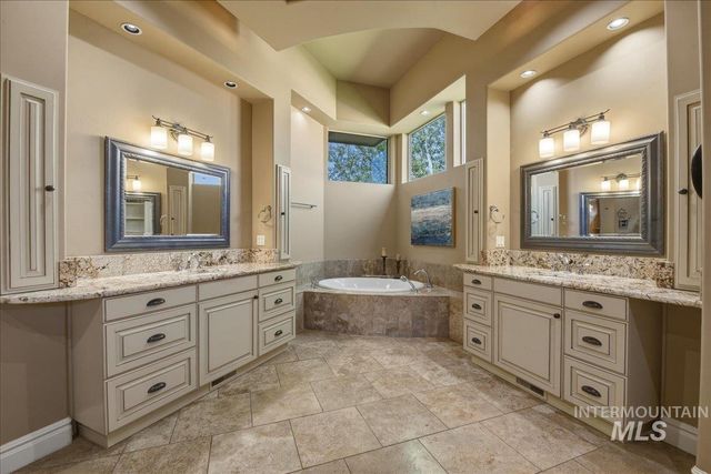 1387 N Colline Bello Way, Eagle, ID 83616