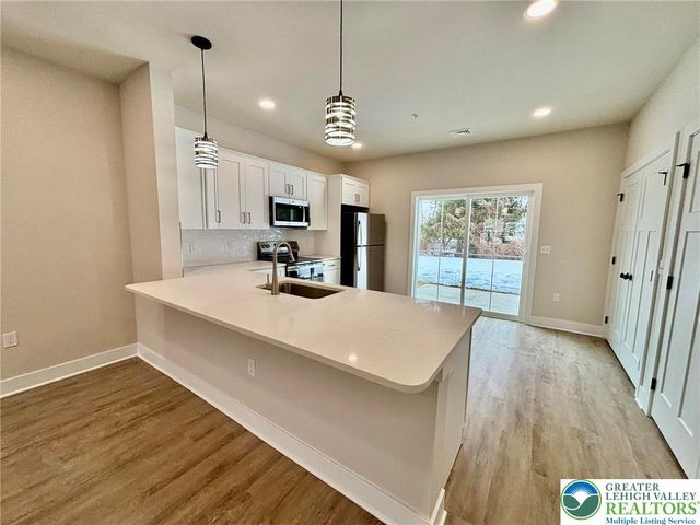 1411 Greenview Drive 20, Bethlehem City, PA 18018