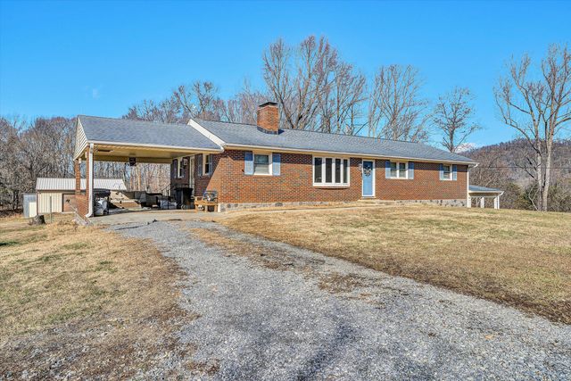 1075 Breezy Hill RD, Vinton, VA 24179