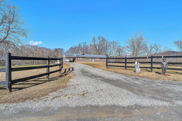 1075 Breezy Hill RD, Vinton, VA 24179
