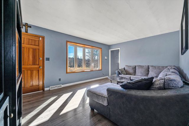 1075 Breezy Hill RD, Vinton, VA 24179