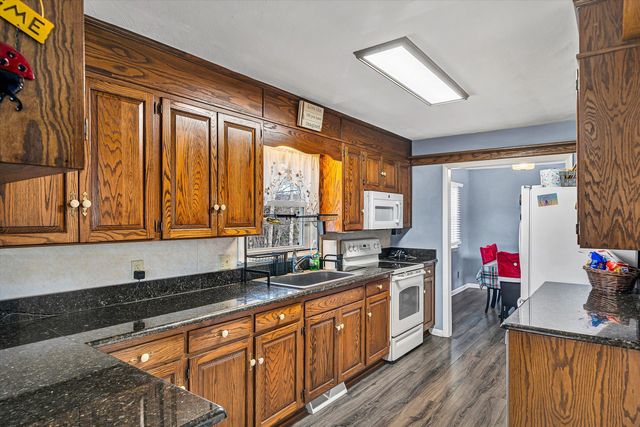 1075 Breezy Hill RD, Vinton, VA 24179