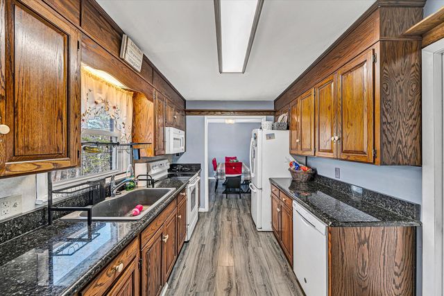 1075 Breezy Hill RD, Vinton, VA 24179