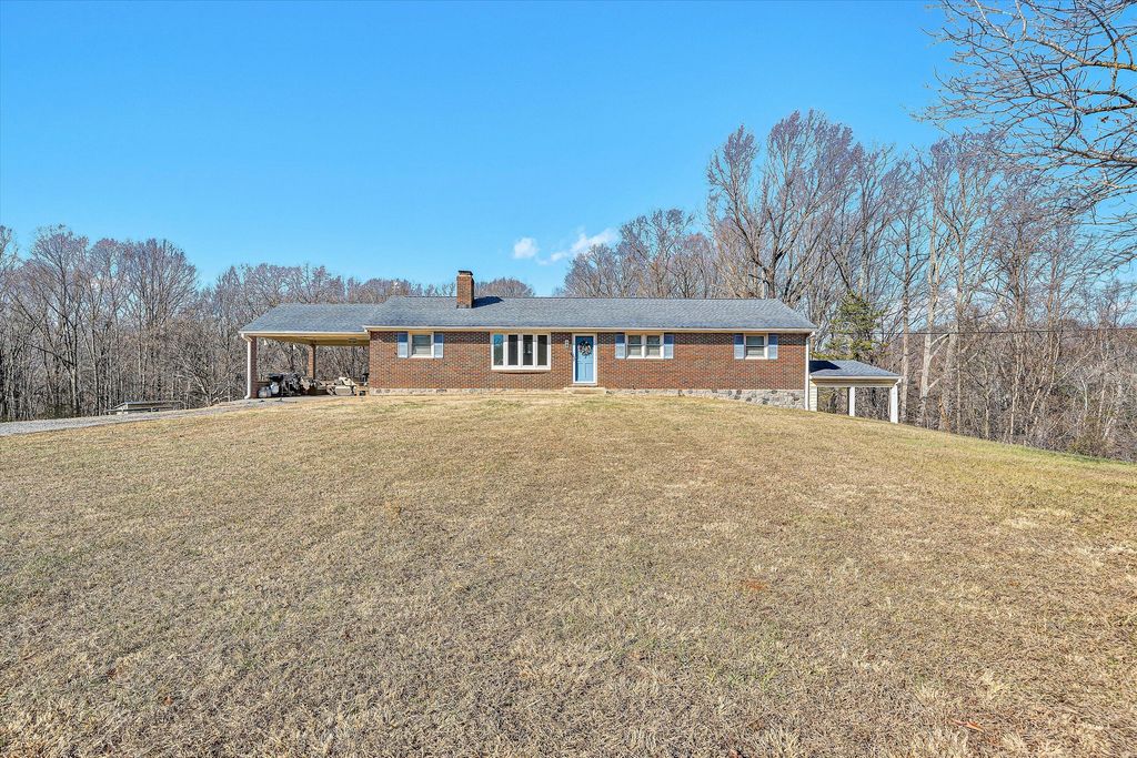 1075 Breezy Hill RD, Vinton, VA 24179