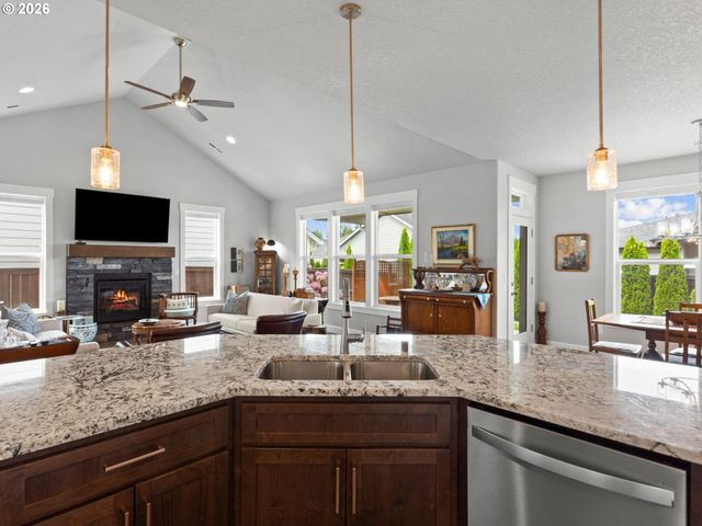 1808 Se 43RD Way, Brush Prairie, WA 98606
