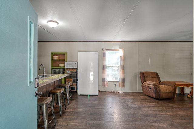 400 Raven Hill Road, Oakhurst, TX 77359