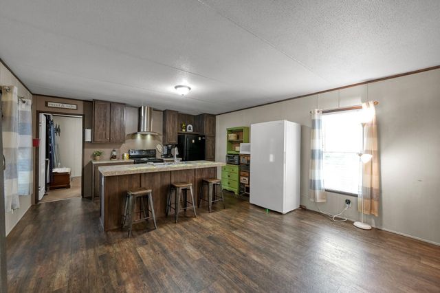 400 Raven Hill Road, Oakhurst, TX 77359