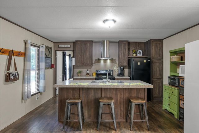 400 Raven Hill Road, Oakhurst, TX 77359