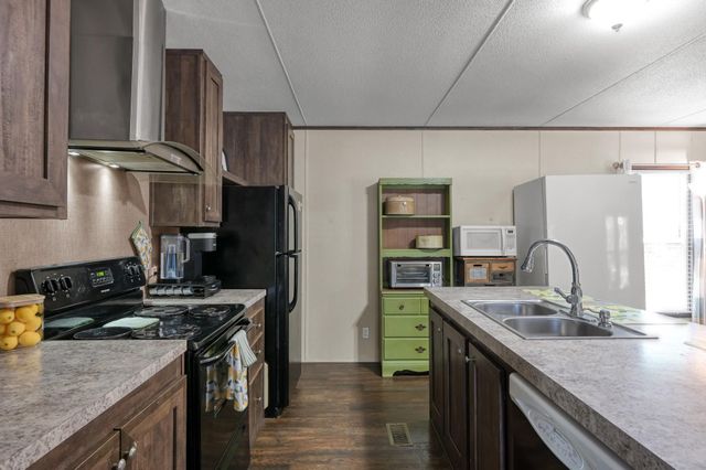 400 Raven Hill Road, Oakhurst, TX 77359