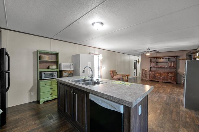 400 Raven Hill Road, Oakhurst, TX 77359