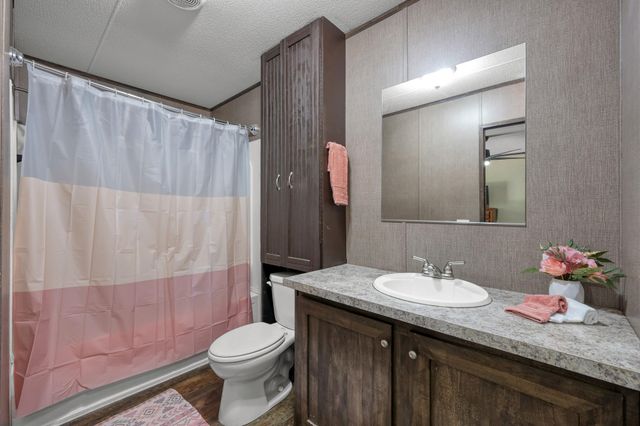 400 Raven Hill Road, Oakhurst, TX 77359