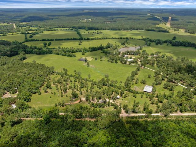 400 Raven Hill Road, Oakhurst, TX 77359