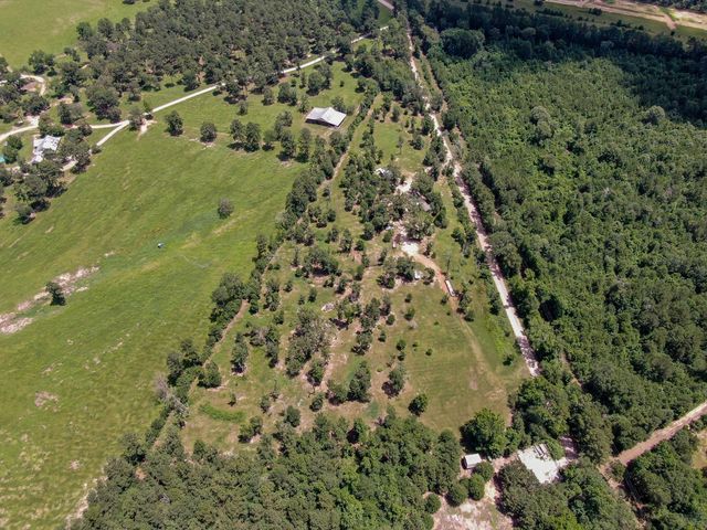 400 Raven Hill Road, Oakhurst, TX 77359