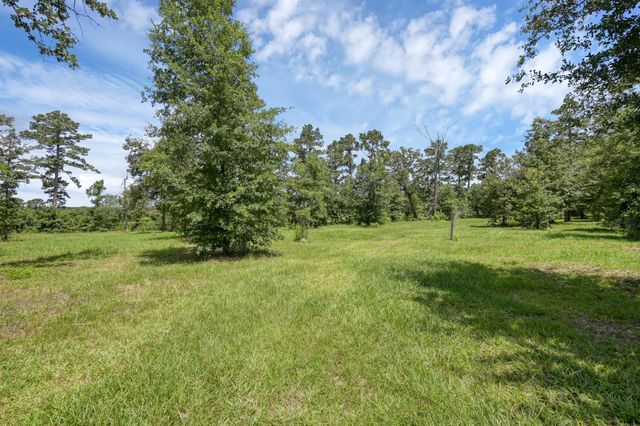 400 Raven Hill Road, Oakhurst, TX 77359