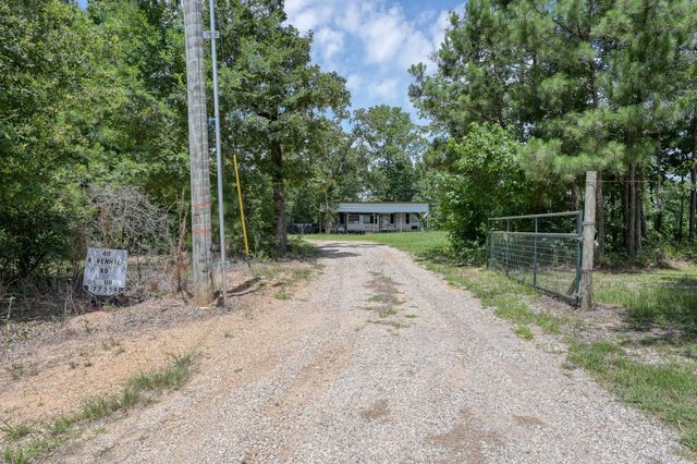400 Raven Hill Road, Oakhurst, TX 77359
