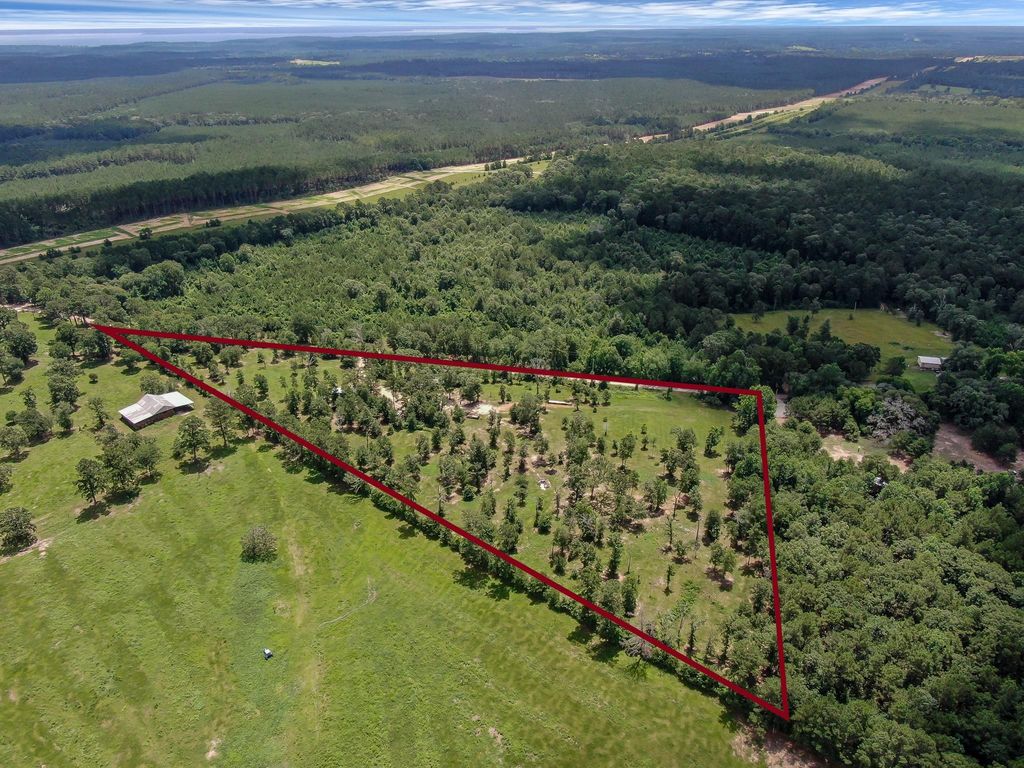 400 Raven Hill Road, Oakhurst, TX 77359