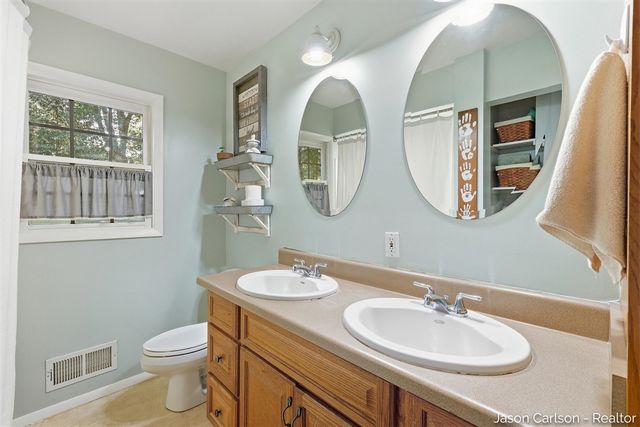 2525 Bristolwood Drive, Grand Rapids, MI 49544