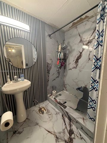 3461 NW 171st St, Miami Gardens, FL 33056