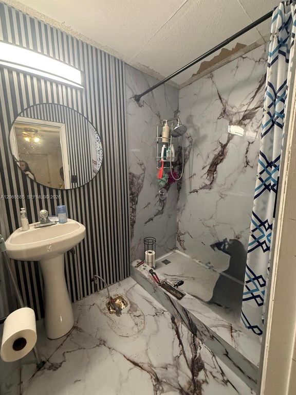 Image 10 of property listing at 3461 NW 171st St, Miami Gardens, FL 33056
