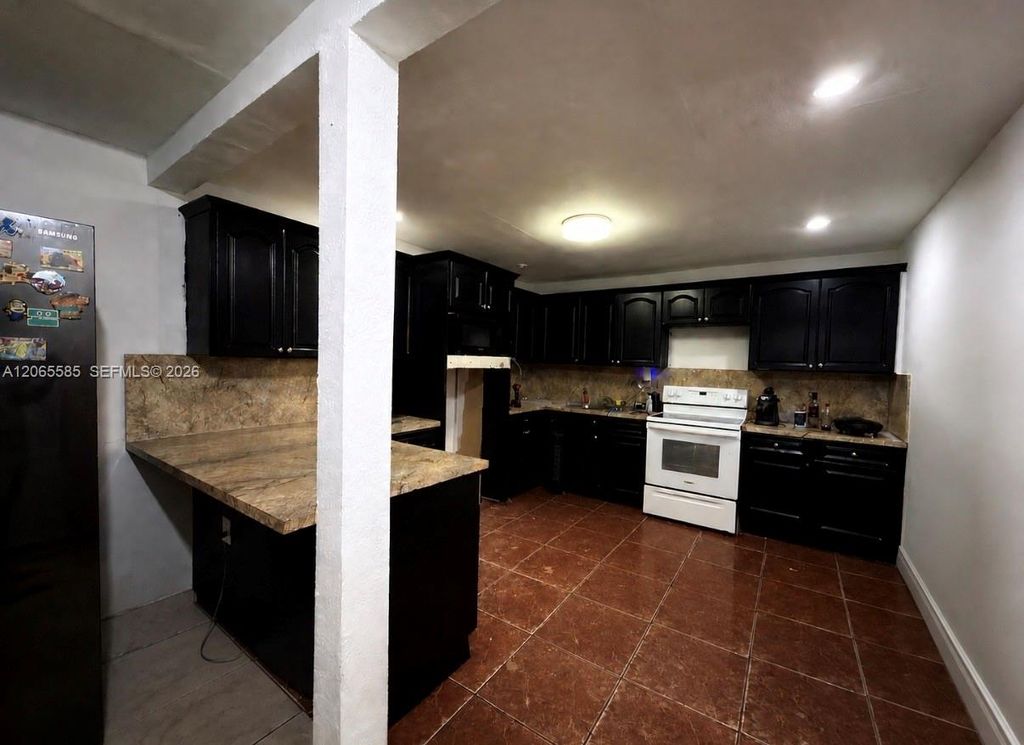 Image 2 of property listing at 3461 NW 171st St, Miami Gardens, FL 33056