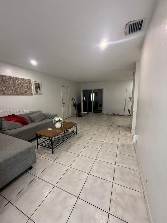 Image 3 of property listing at 3461 NW 171st St, Miami Gardens, FL 33056