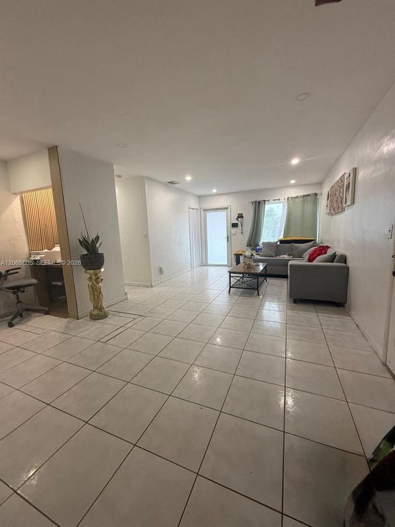 Image 4 of property listing at 3461 NW 171st St, Miami Gardens, FL 33056