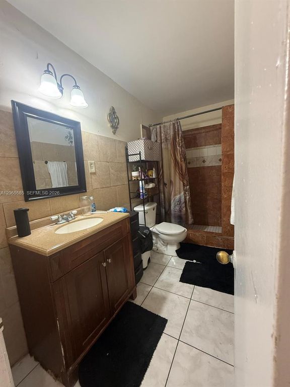 Image 5 of property listing at 3461 NW 171st St, Miami Gardens, FL 33056
